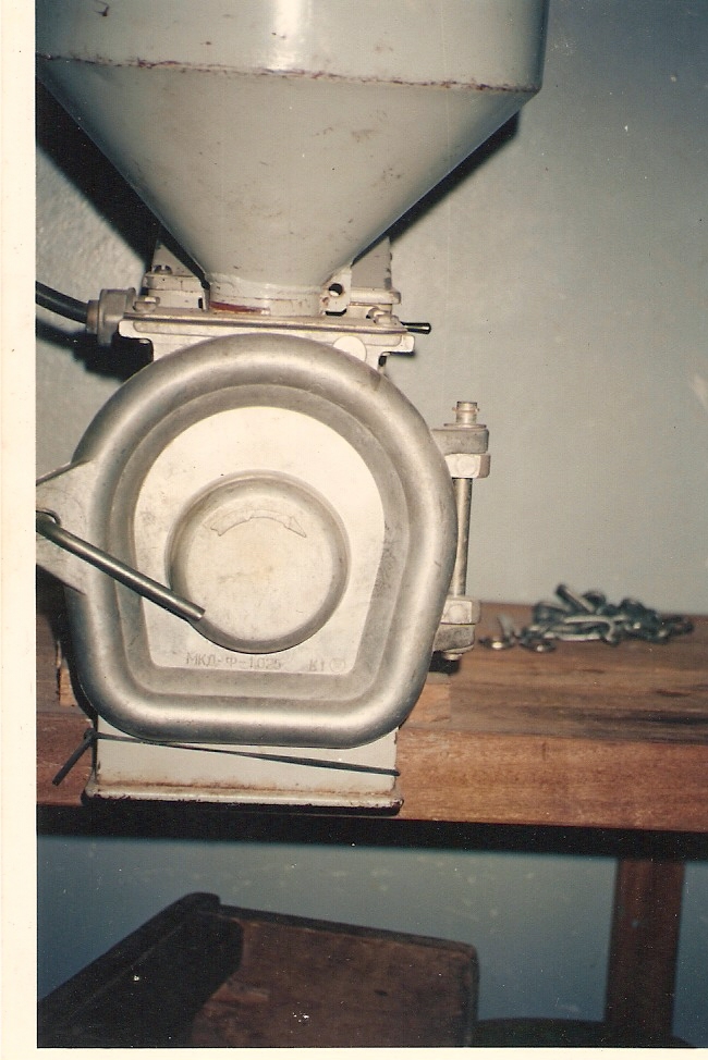 Machine à moudre.